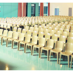 Chaise monobloc en plastique UMBRIEL