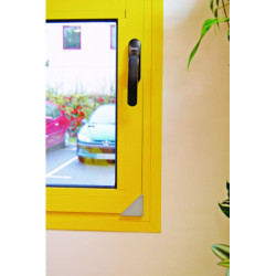 Protège coin de fenêtre