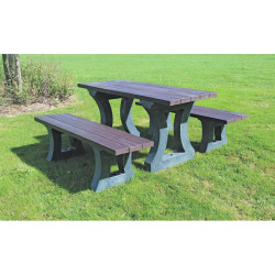 5 tables pique-nique...